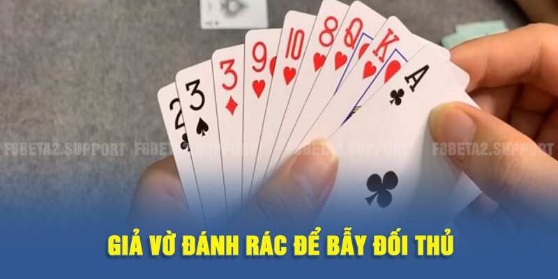 Giả vờ đánh rác để bẫy đối thủ